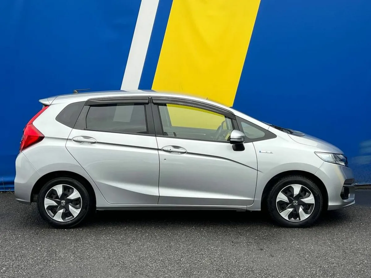 Honda Fit F-PACKAGE 1.5 HYBRID AUTO // ADAPTIVE CR - Image 2