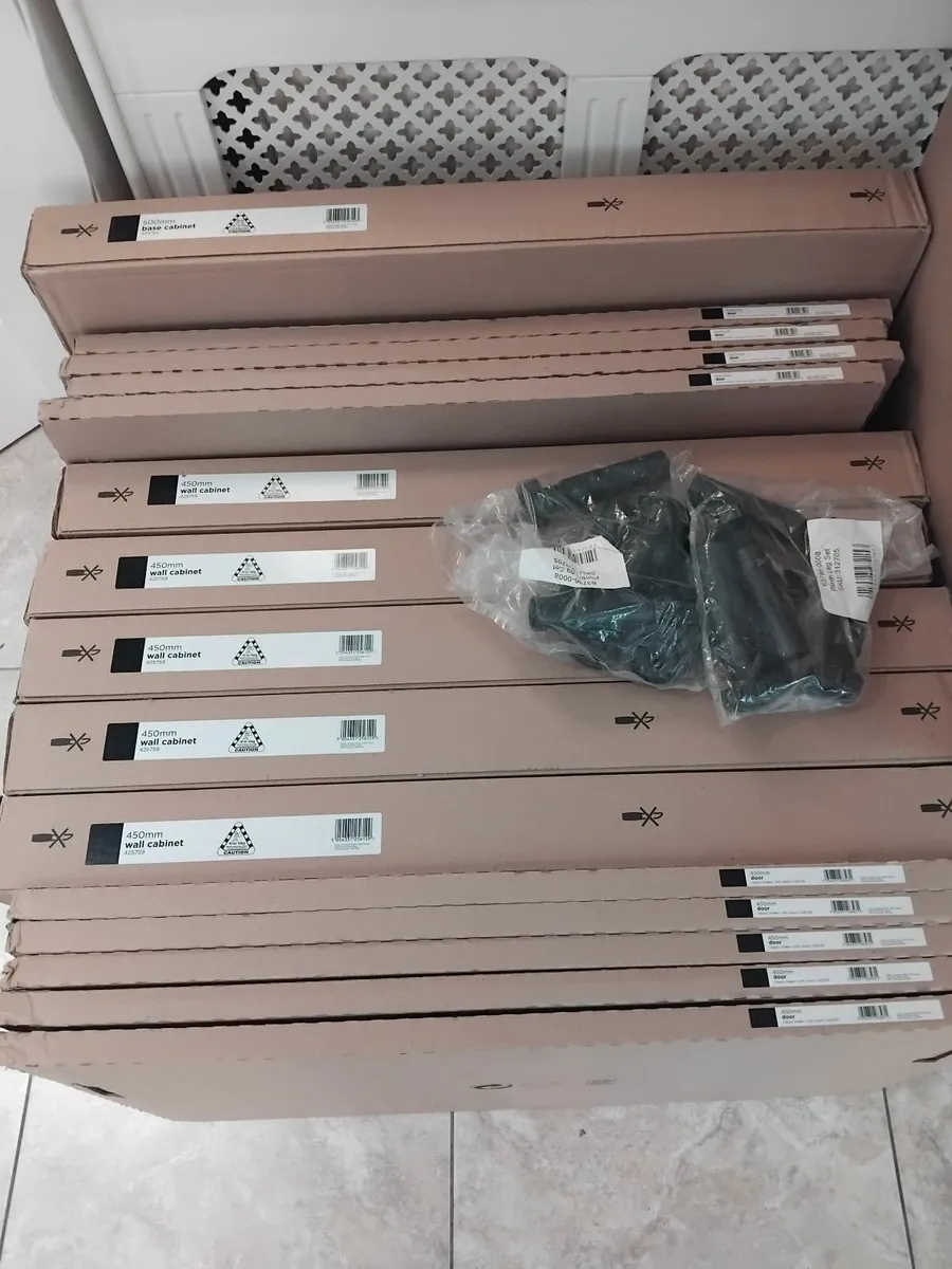 Kitchen units - Image 1