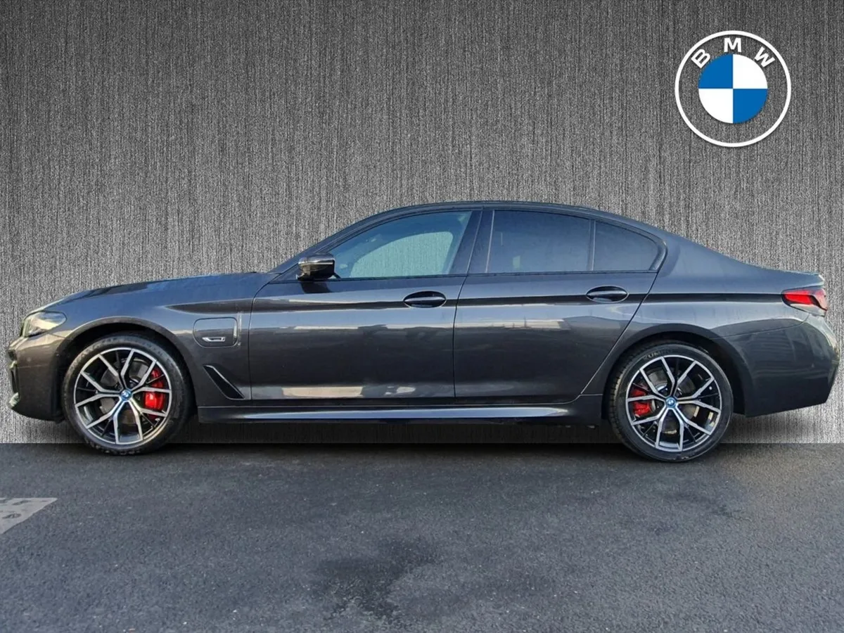 BMW 5 Series 530e M Sport Saloon - Image 4