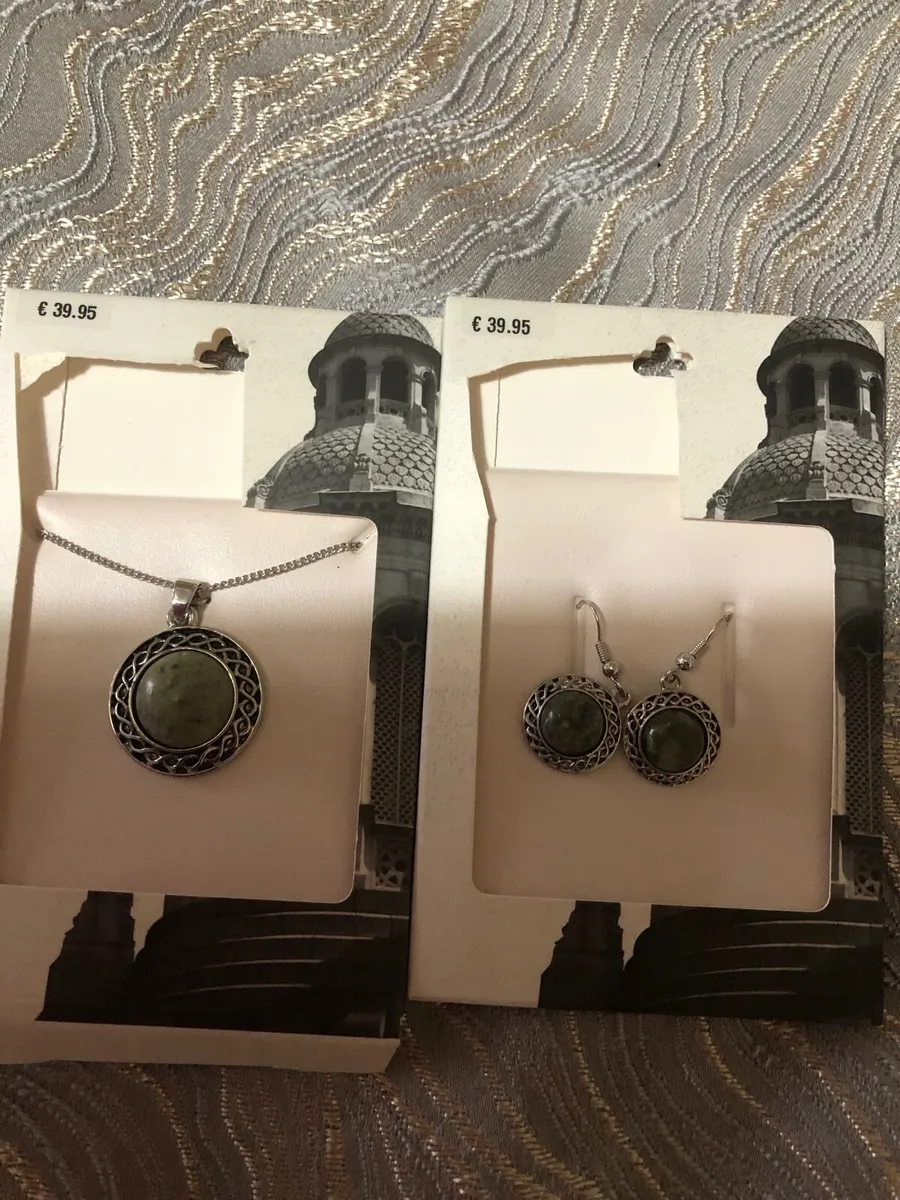 Ladies necklace & earrings €50 - Image 1