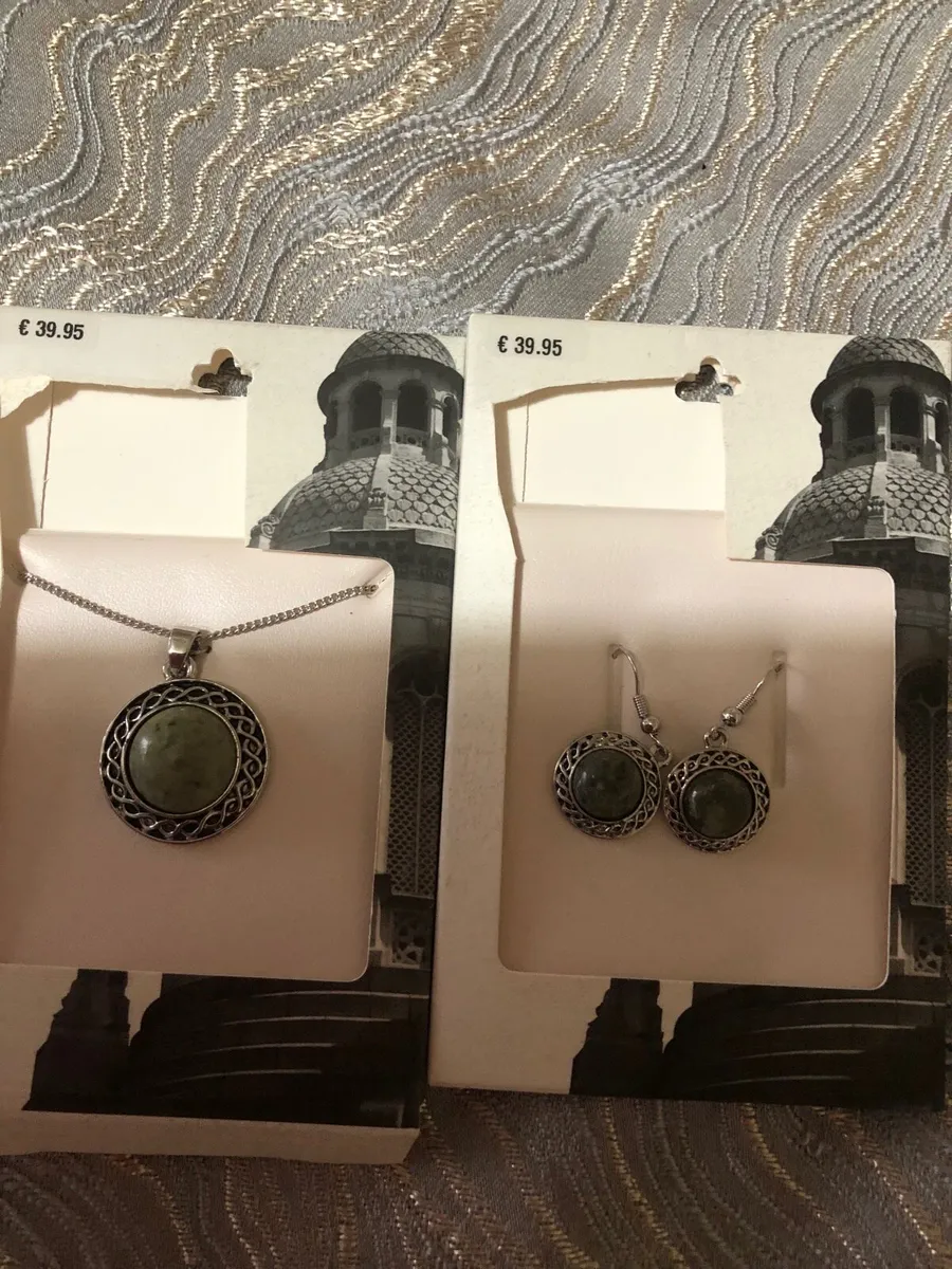 Ladies necklace & earrings €50 - Image 2