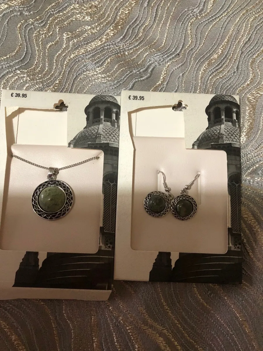 Ladies necklace & earrings €50 - Image 4