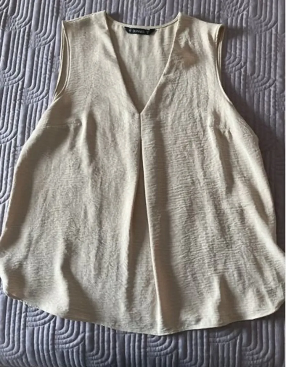 Dunnes sleeveless top size 12 - Image 1