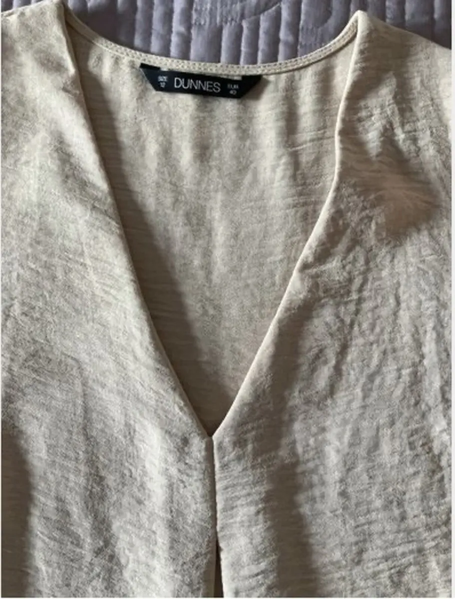 Dunnes sleeveless top size 12 - Image 2