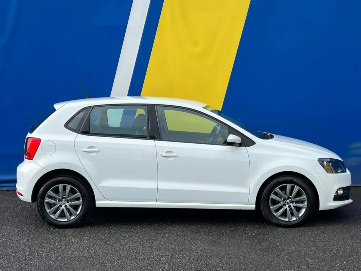 Volkswagen Polo TRENDLINE 1.0 TSI // APPLE CARPLAY - Image 2