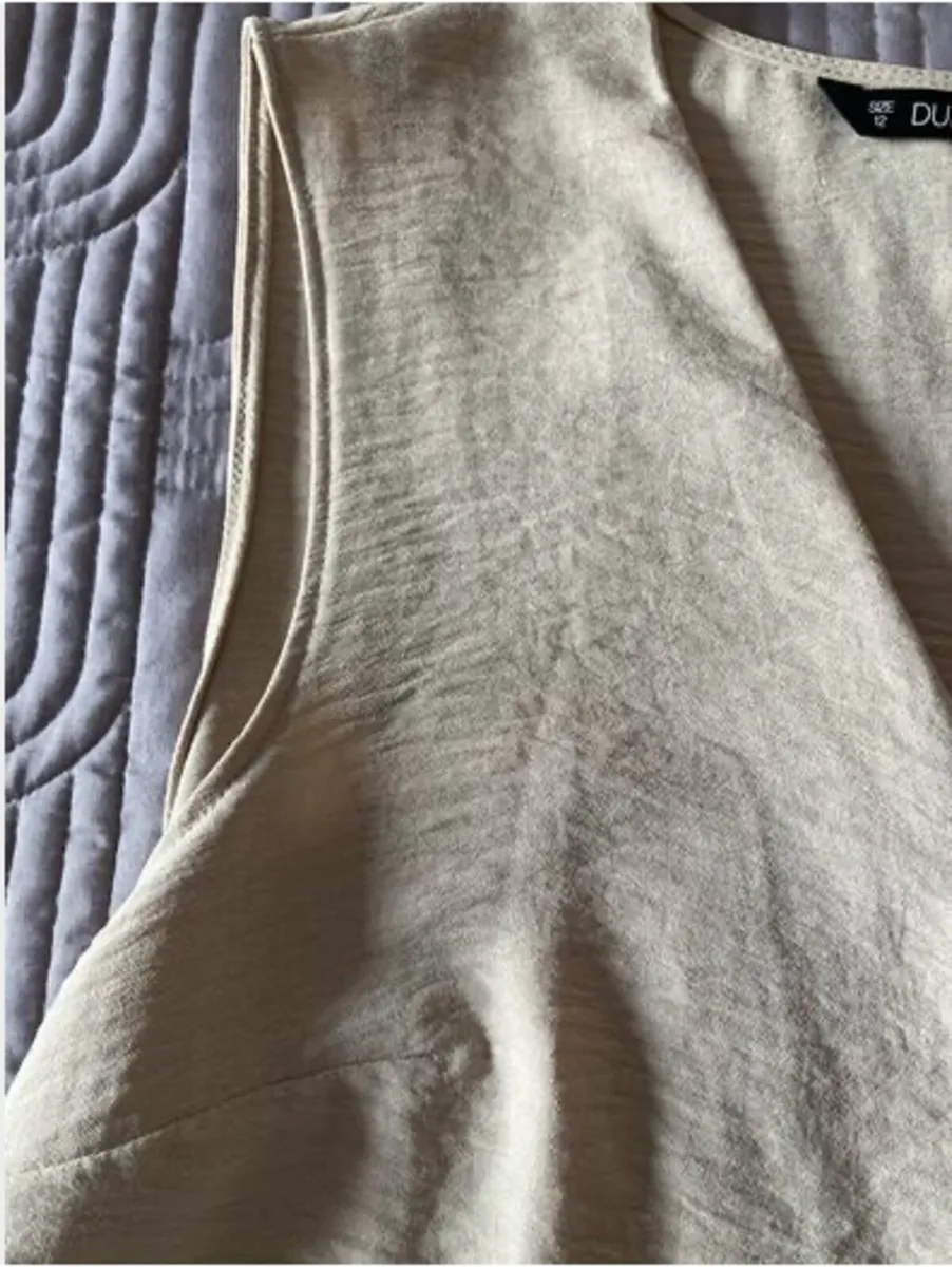 Dunnes sleeveless top size 12 - Image 3