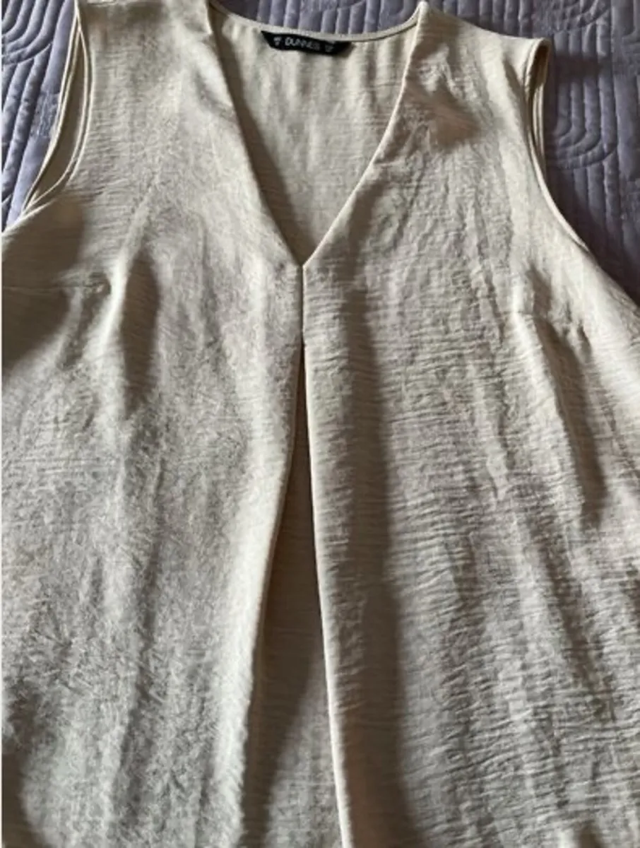 Dunnes sleeveless top size 12 - Image 4