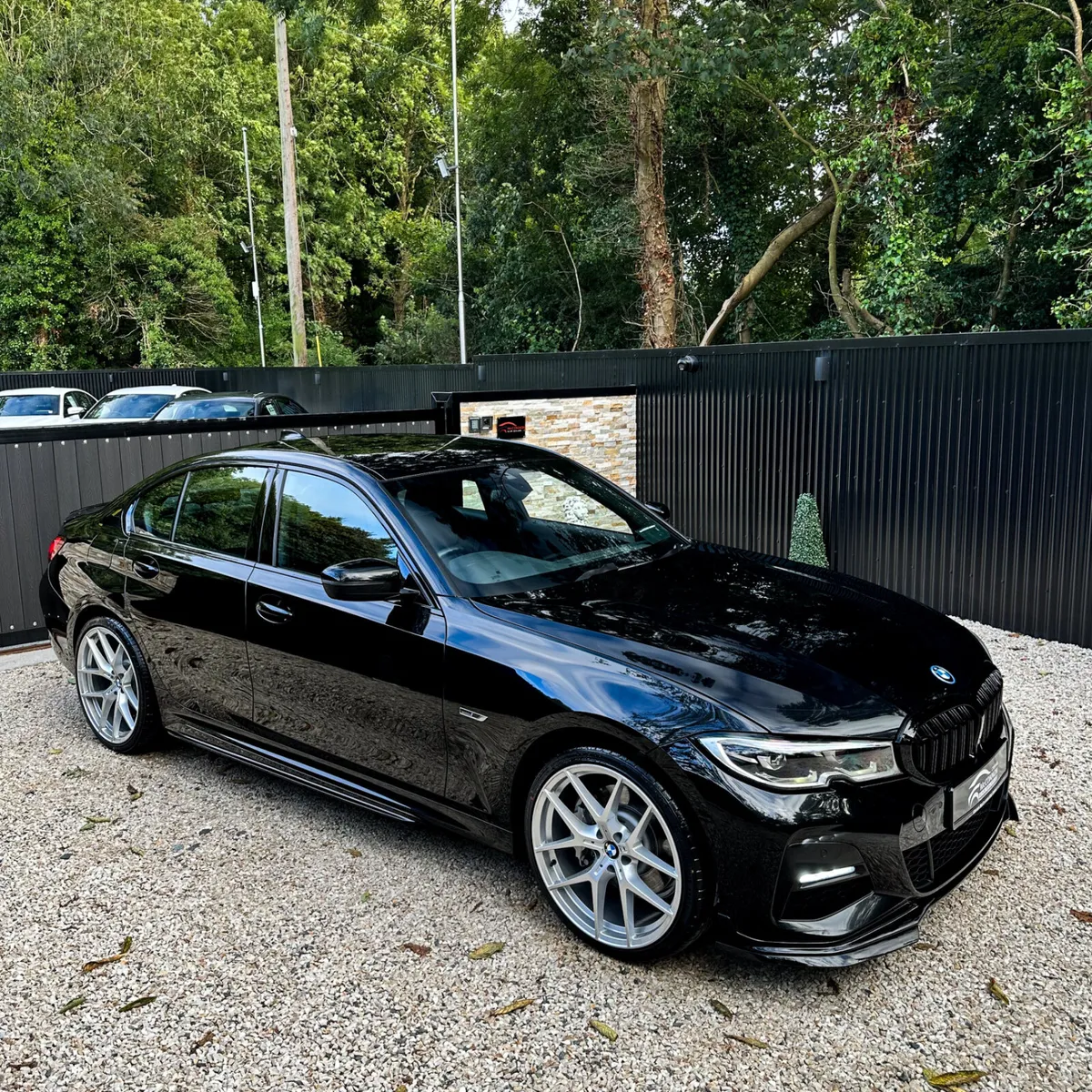 2021 (212)  BMW 330e M-SPORT 290BHP - Image 4
