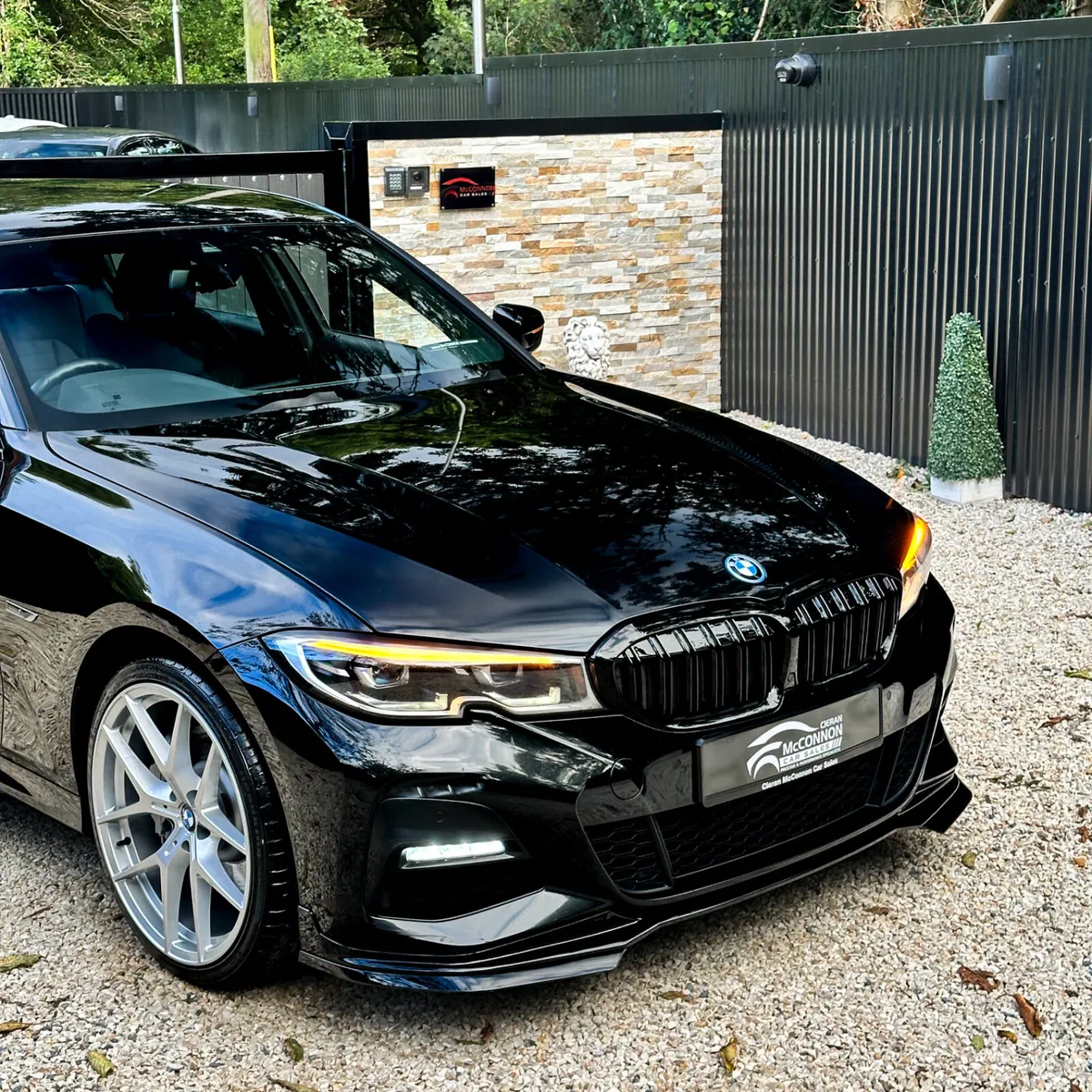 2021 (212)  BMW 330e M-SPORT 290BHP - Image 3