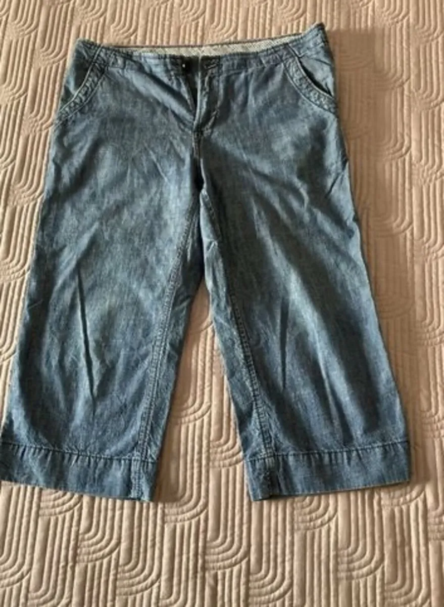 M&S Three Quarter length trousers Size 14 - Image 1