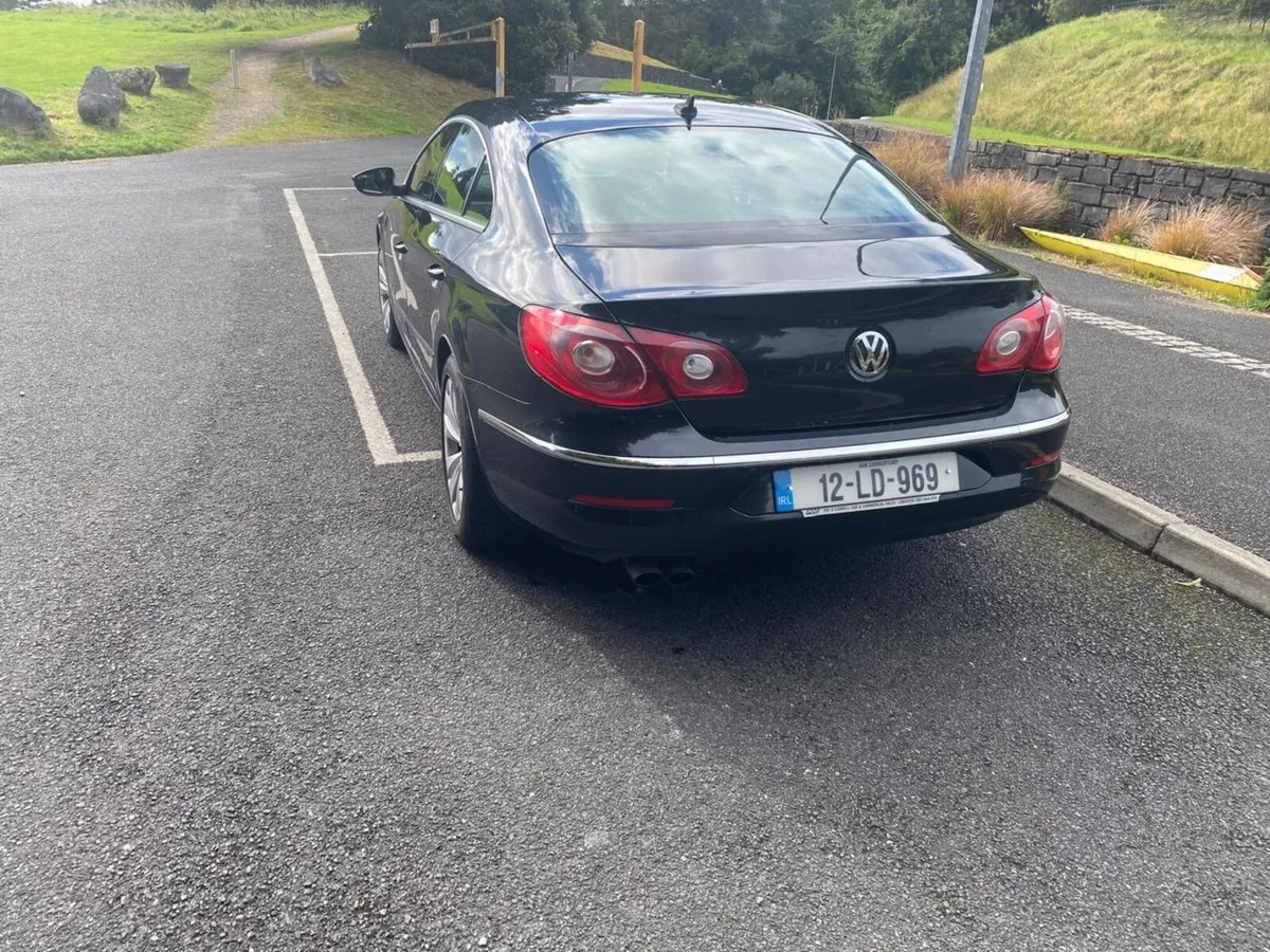 Volkswagen Passat 2012 - Image 2
