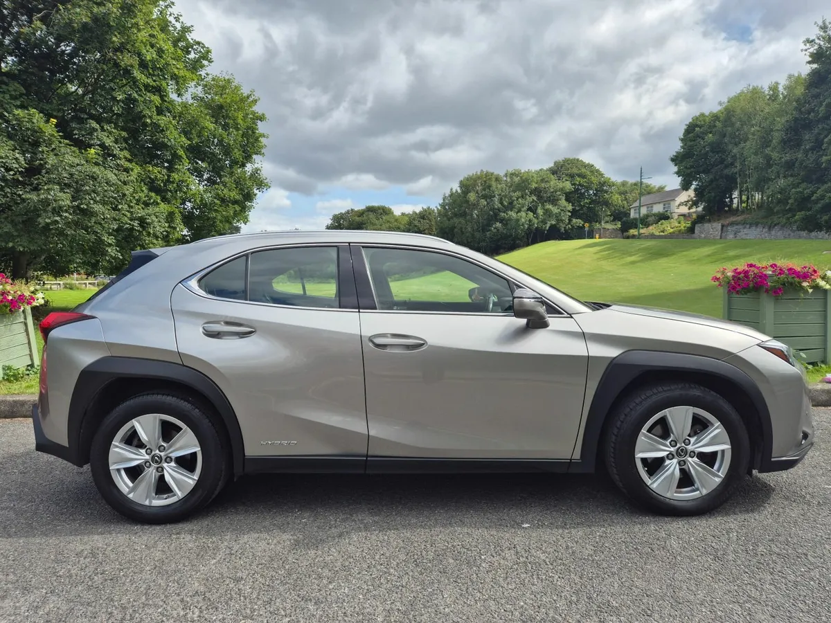 Lexus UX 2019 - Image 2