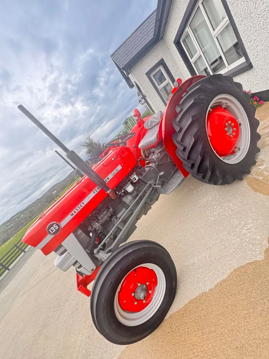 Massey 135 1968 - Image 1