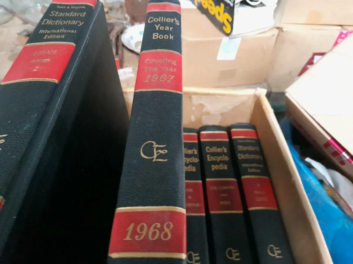Encyclopedias - Image 4