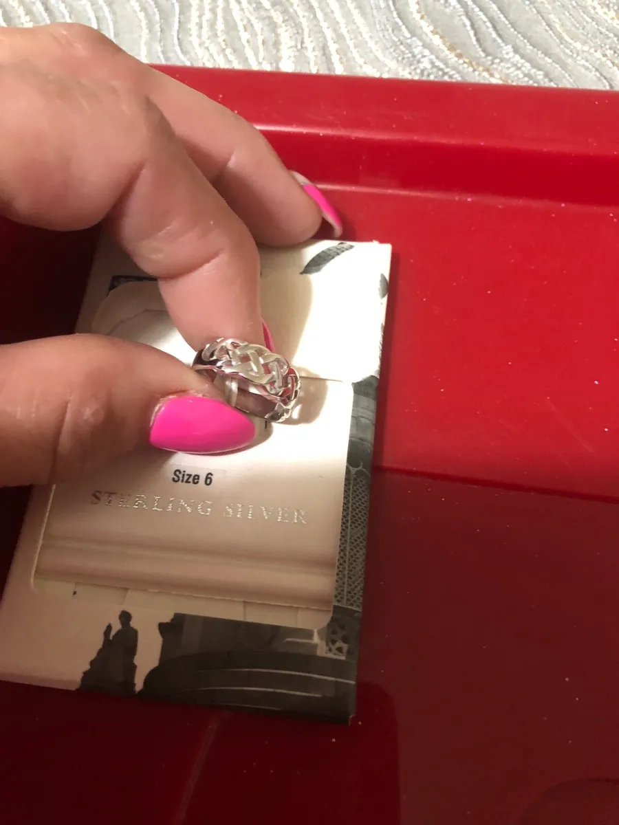 Child’s sliver ring size 6 €25 - Image 1