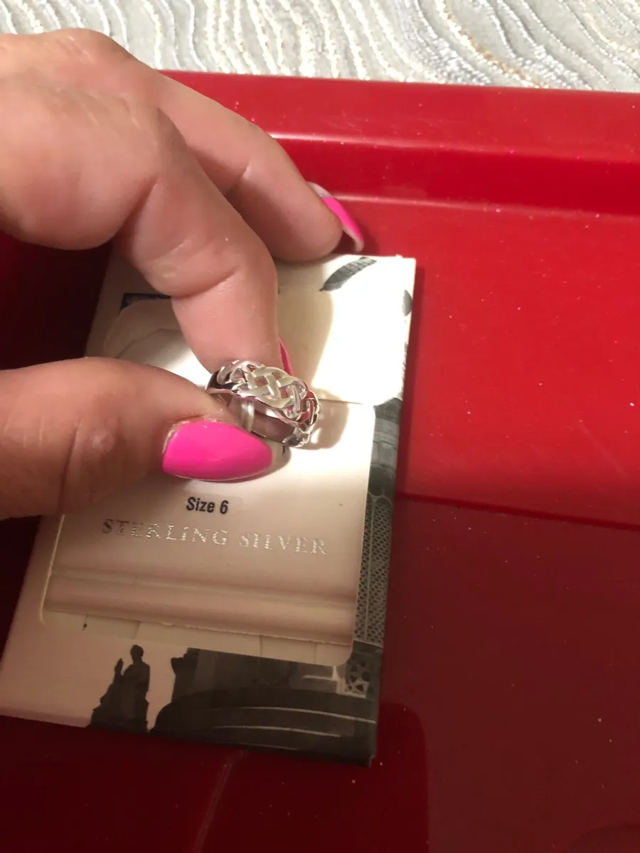 Child’s sliver ring size 6 €25 - Image 2