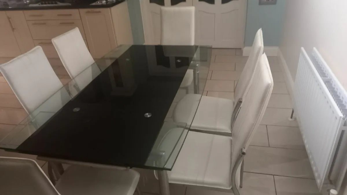 Table and chairs - Image 4