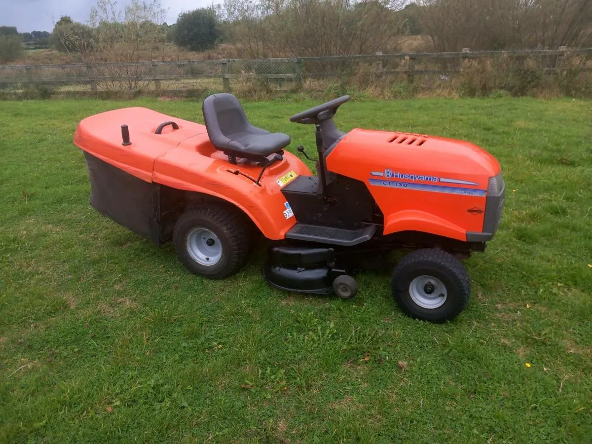 Ride on lawnmower - Image 1