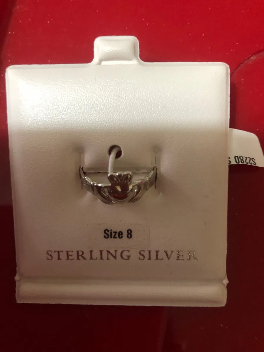 Ladies sliver claddagh  ring size 8 €25 - Image 2
