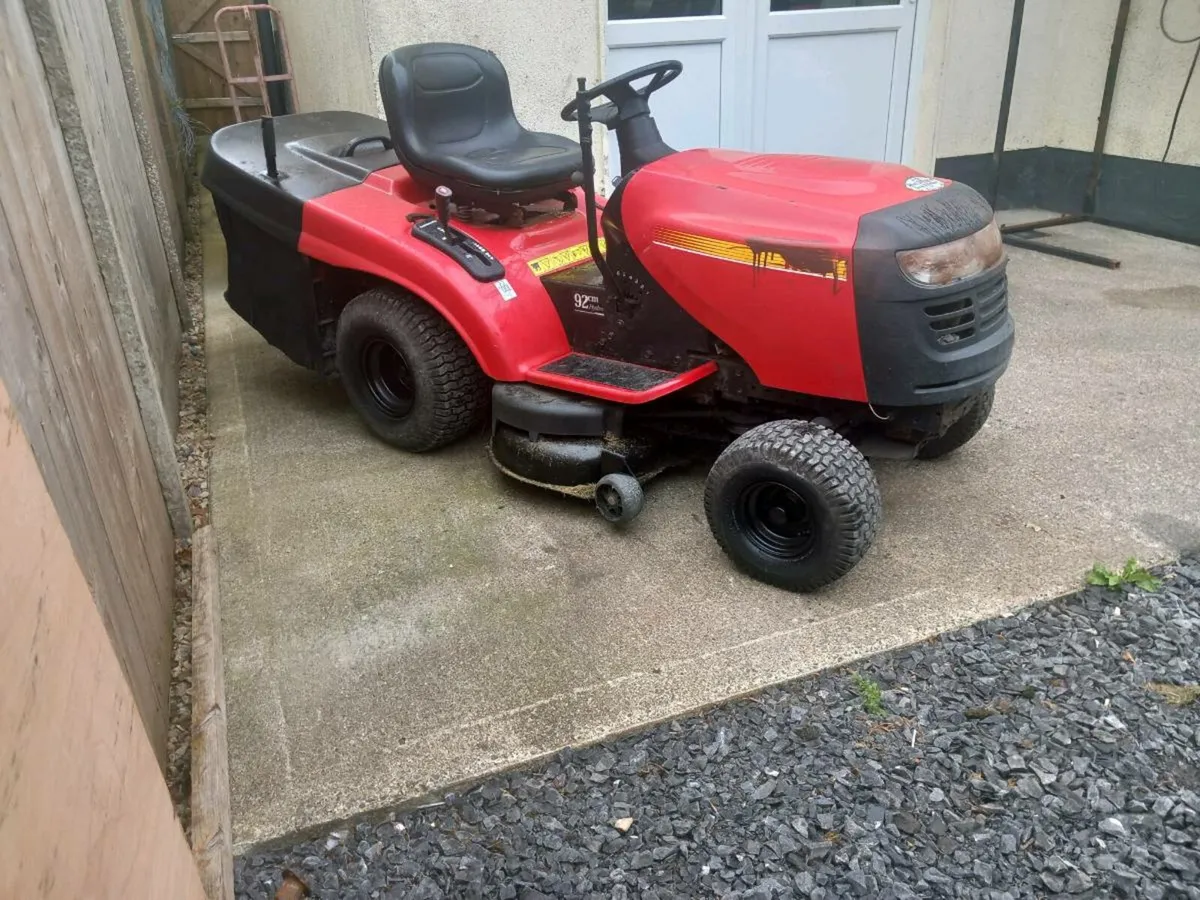 Ride on lawnmower - Image 1