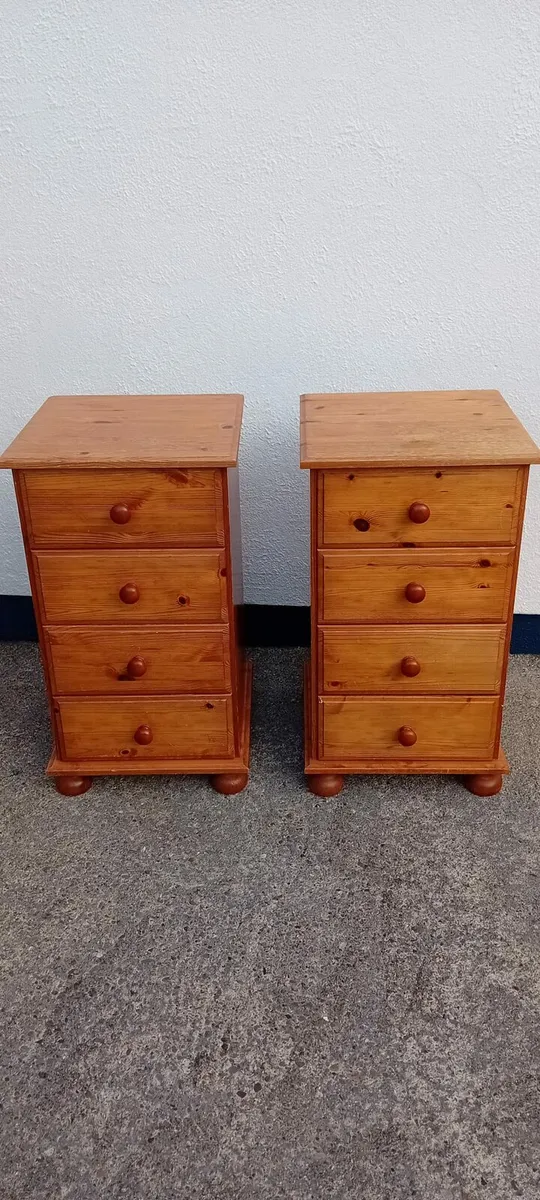 Bedside lockers