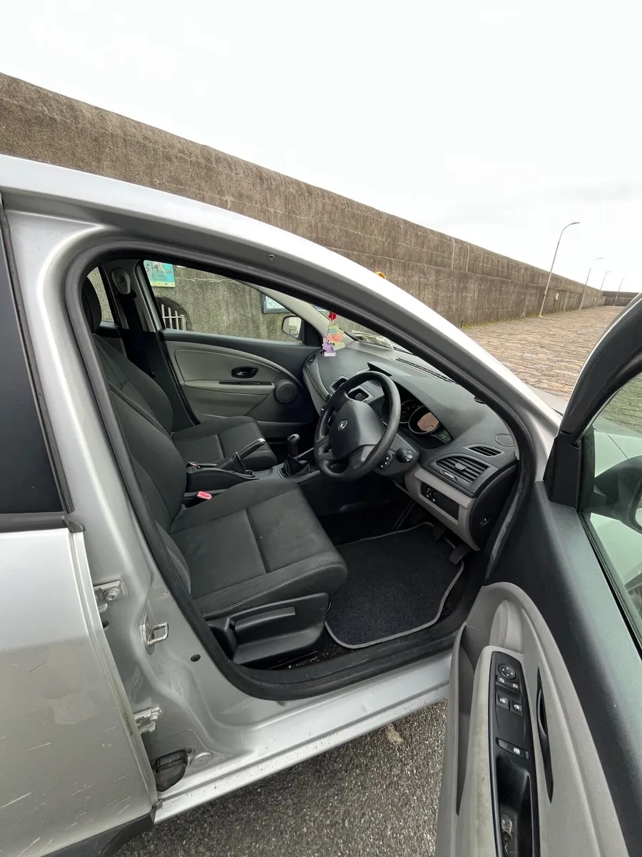 Renault Megane 2011 - Image 2