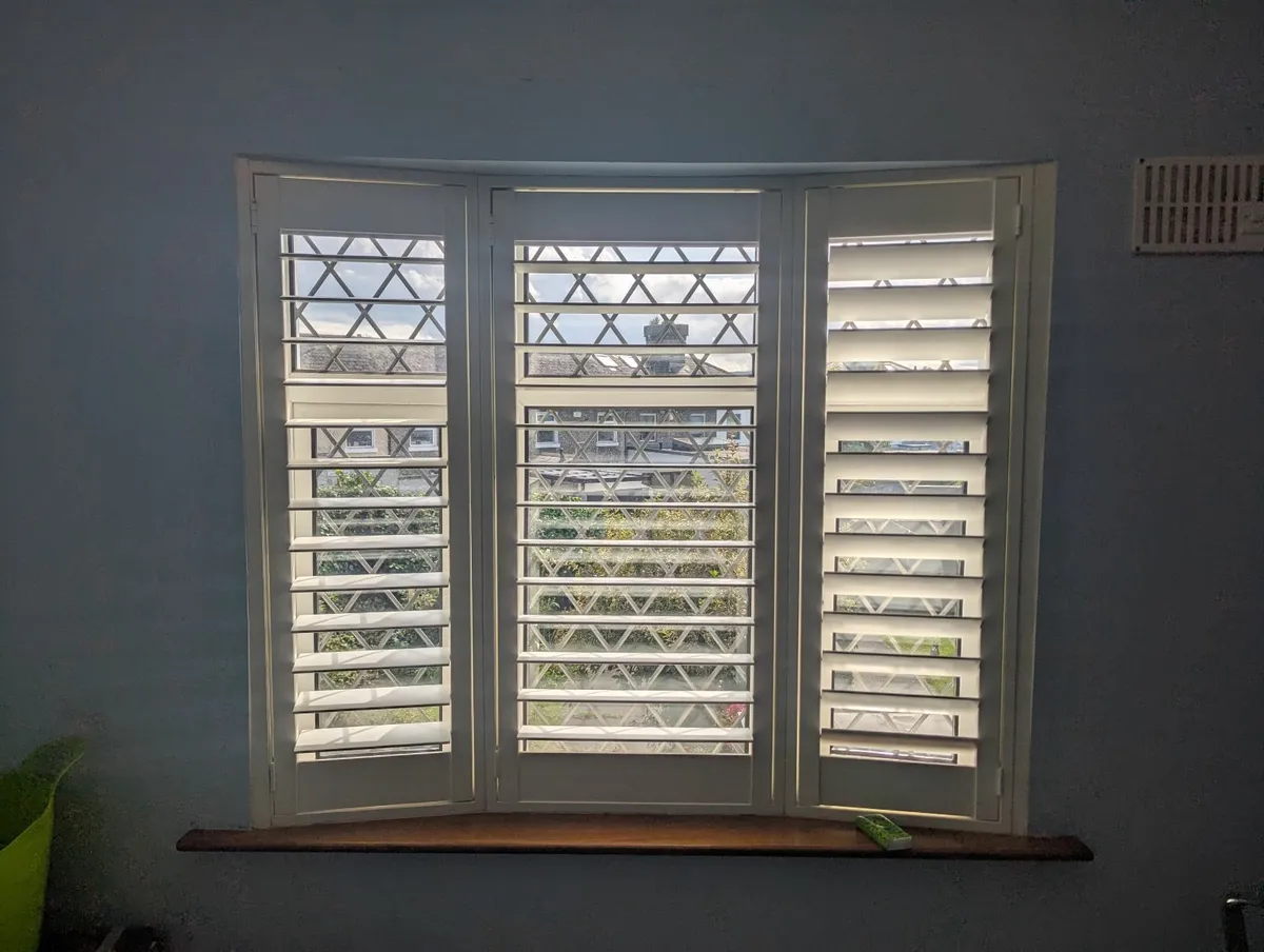 Shutter blinds (5 windows ) - Image 1