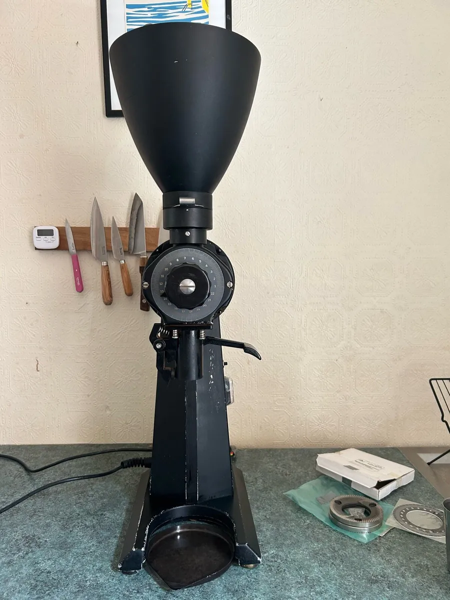 Mahlknig EK43 coffee grinder - Image 1