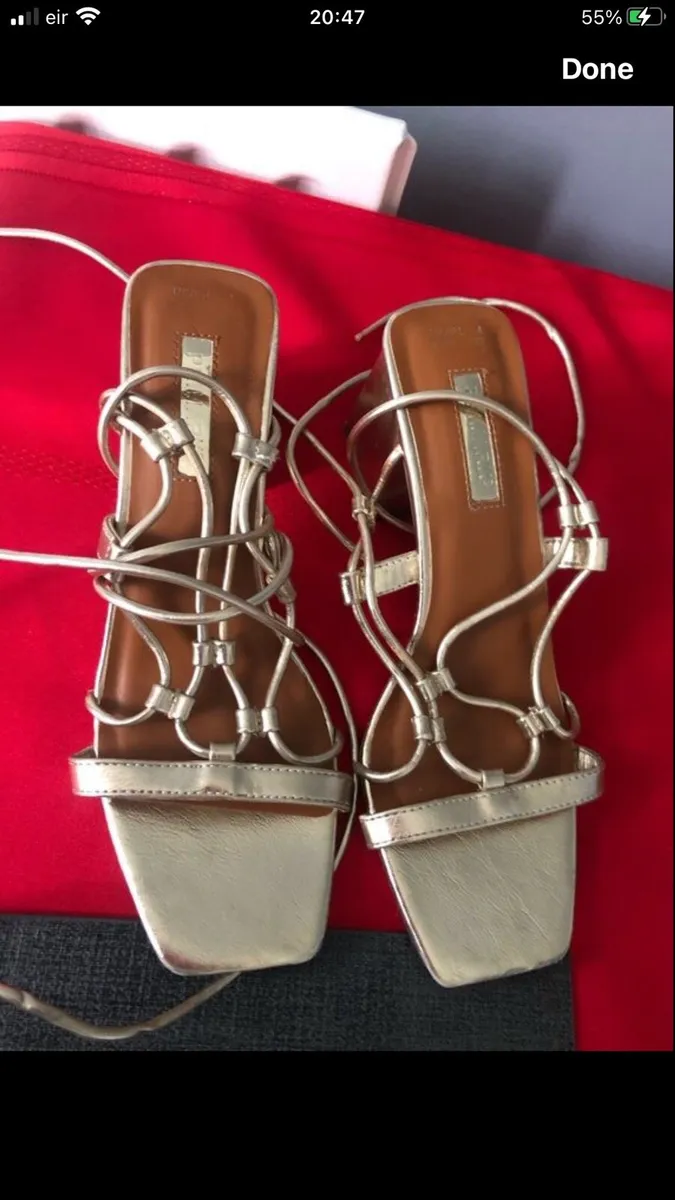 Ladies sandals size 4 €5 - Image 1