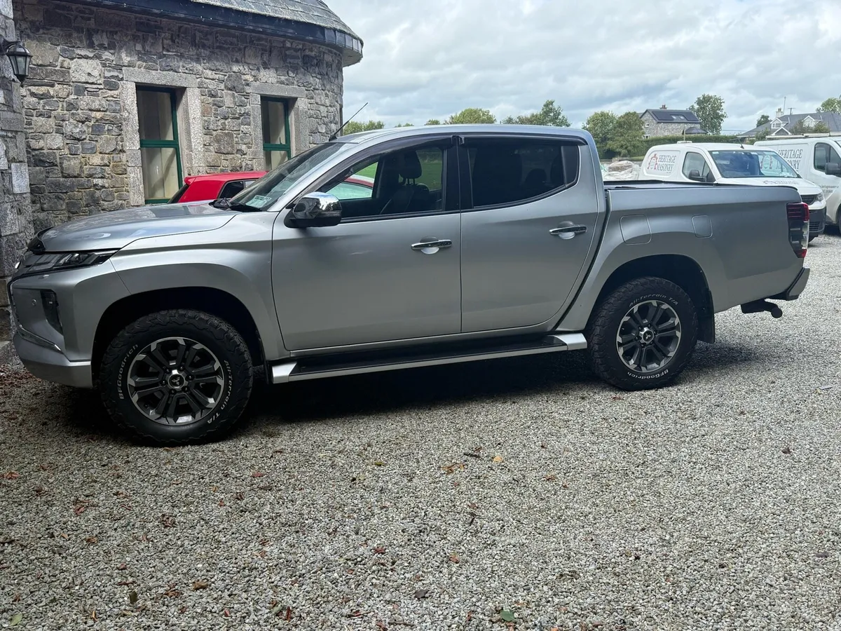 L200 Intense 2.4 Did 181 bhp Automatic - Image 4