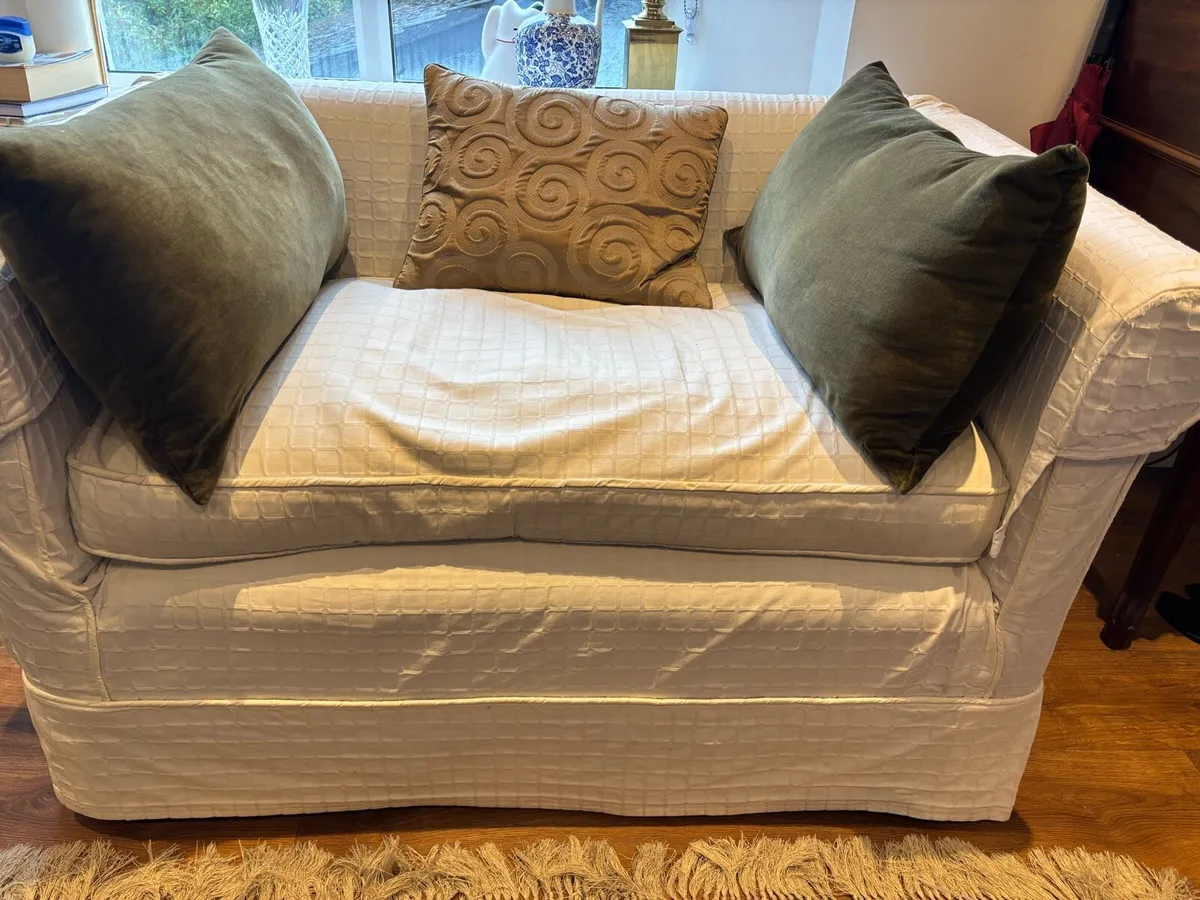 Twin sofas in good condition - Image 3