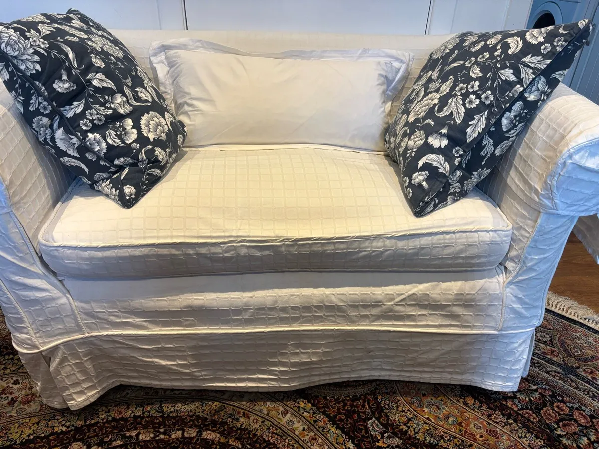 Twin sofas in good condition - Image 4
