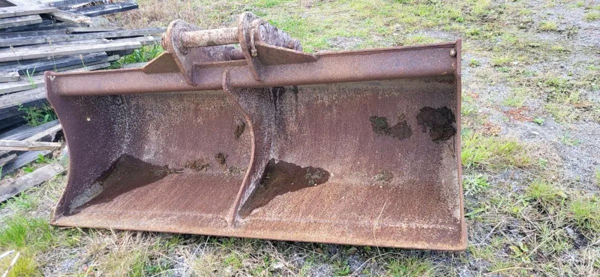Grading bucket - Image 1
