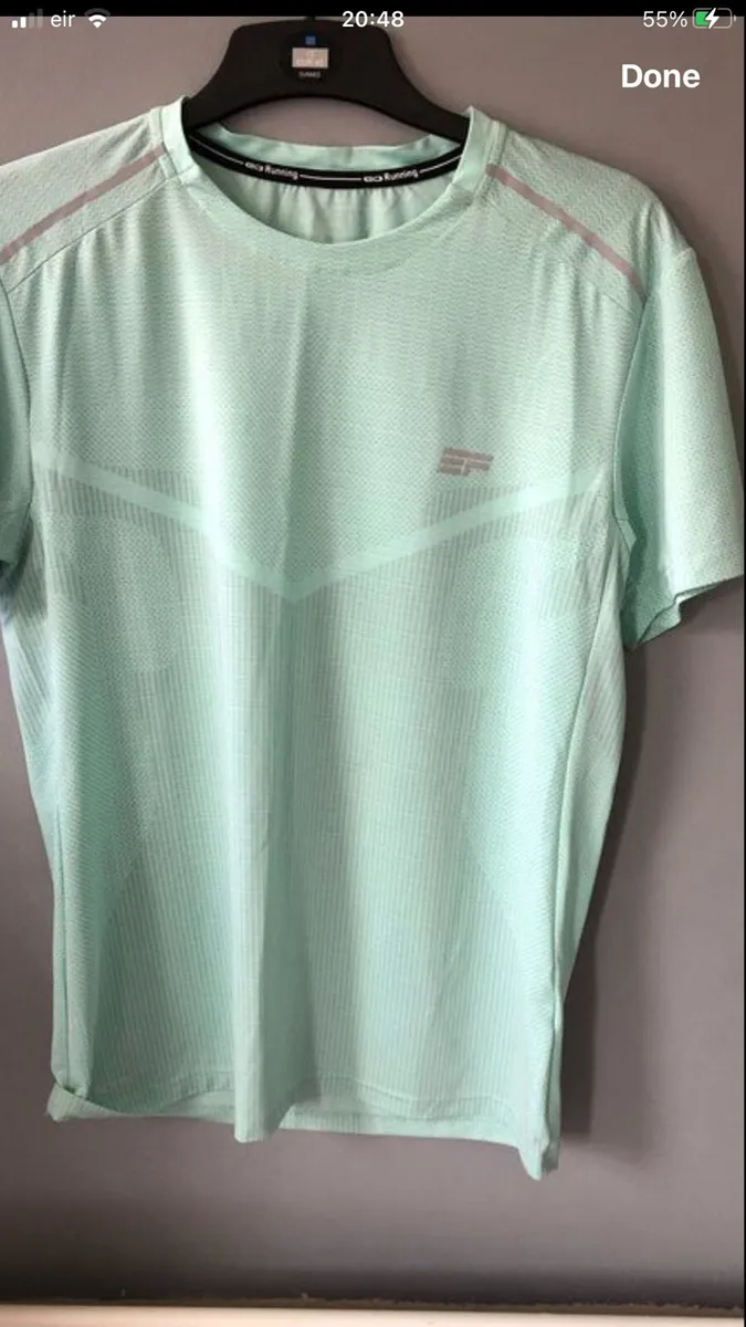 Mens top size S €5 - Image 1