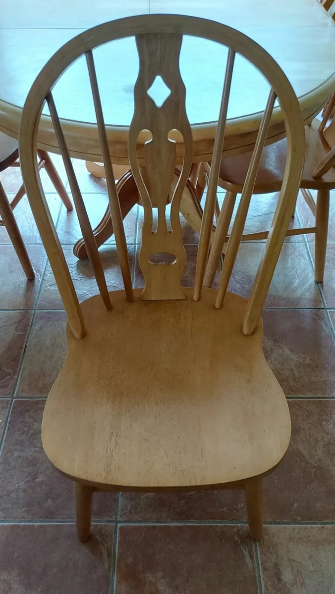 Extendable Table and chairs - Image 3