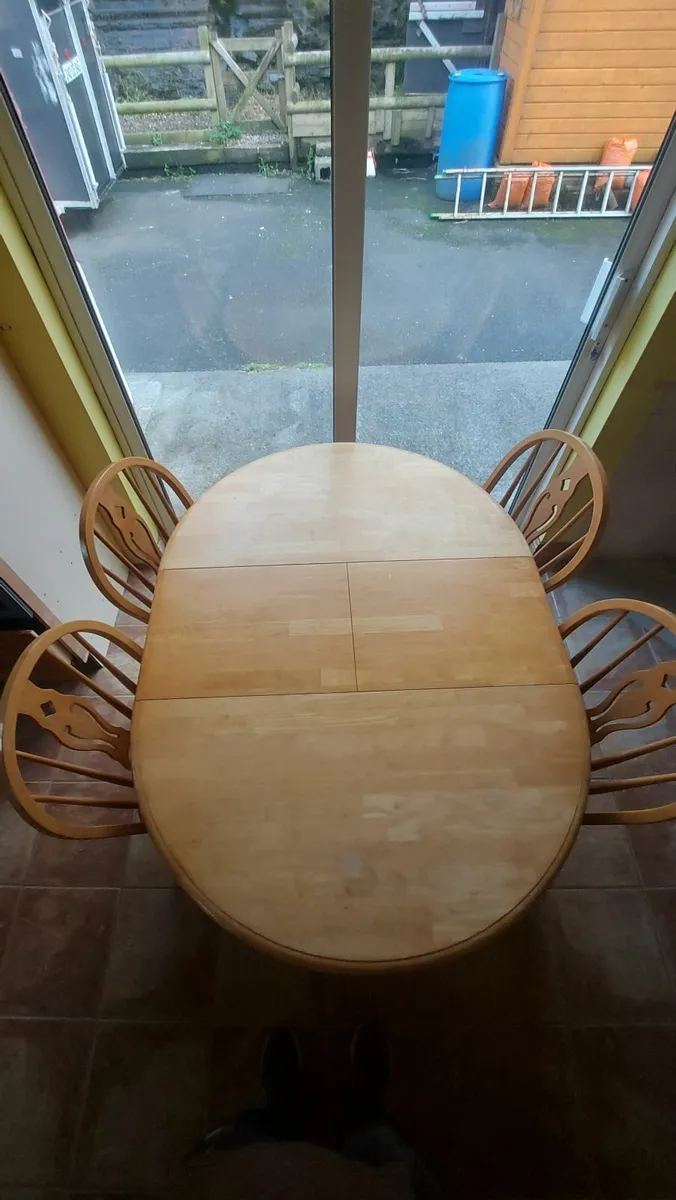 Extendable Table and chairs - Image 4
