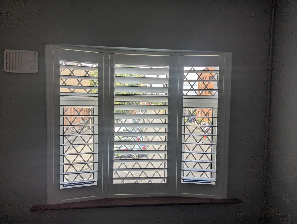 Shutter blinds (5 windows ) - Image 2