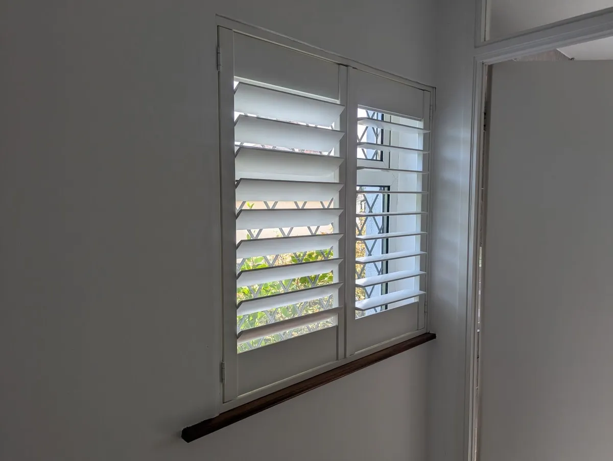 Shutter blinds (5 windows ) - Image 3