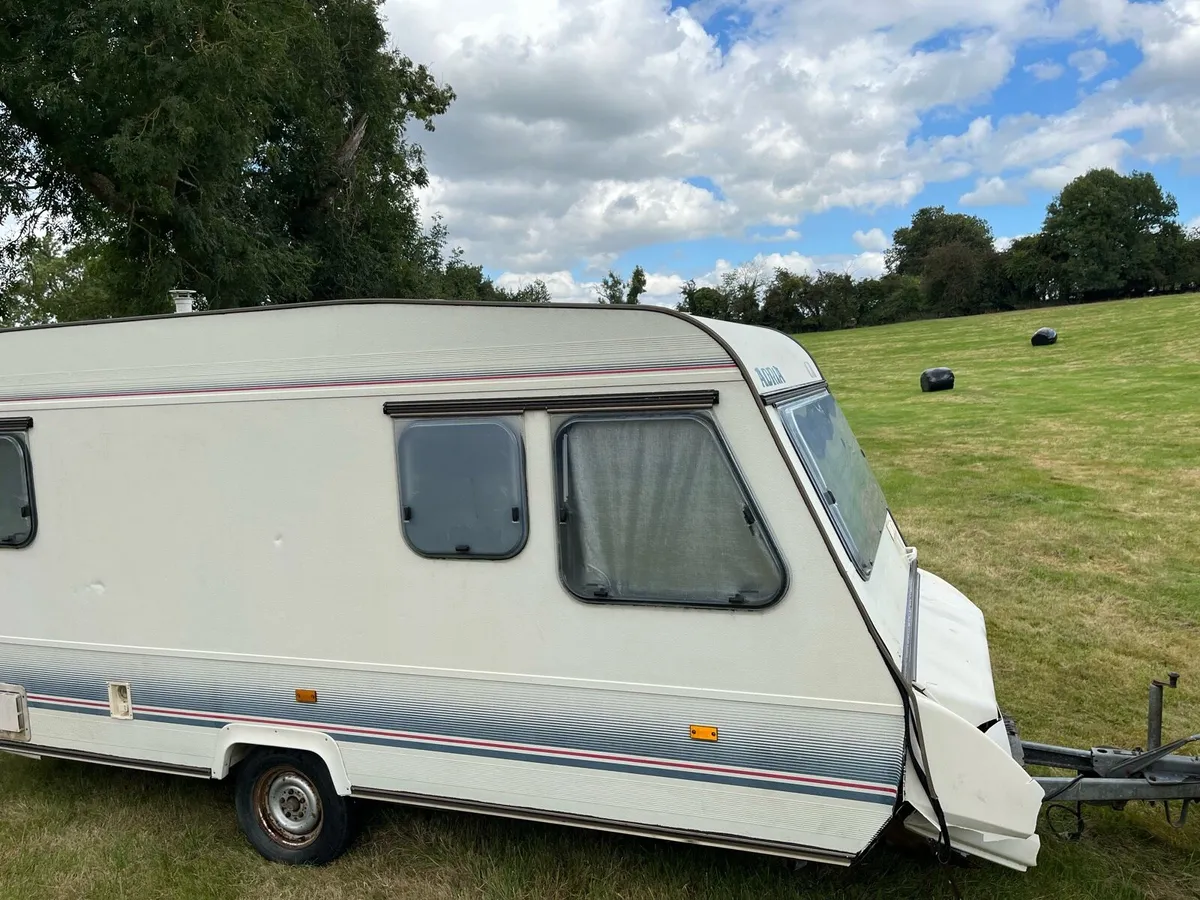 Caravan - Image 1