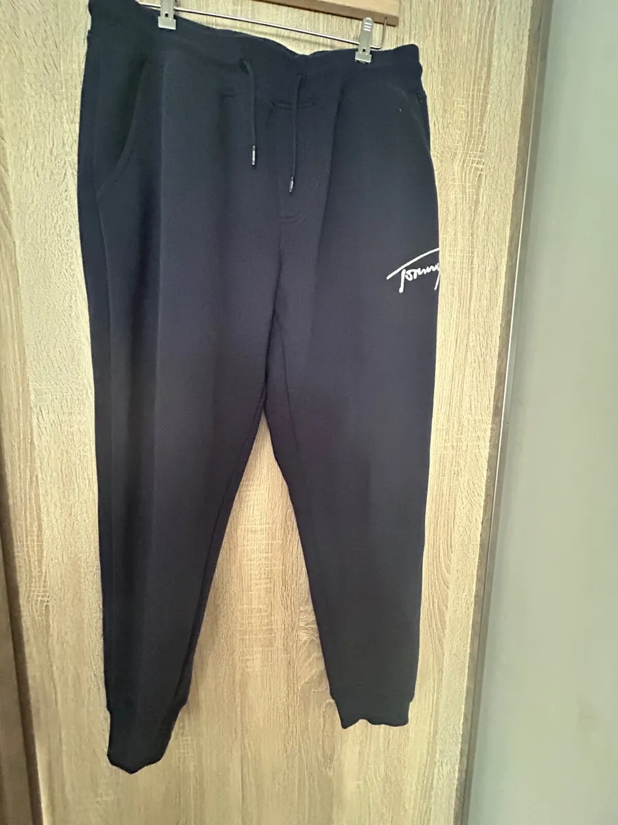 Tommy Hilfiger bottoms size m - Image 2