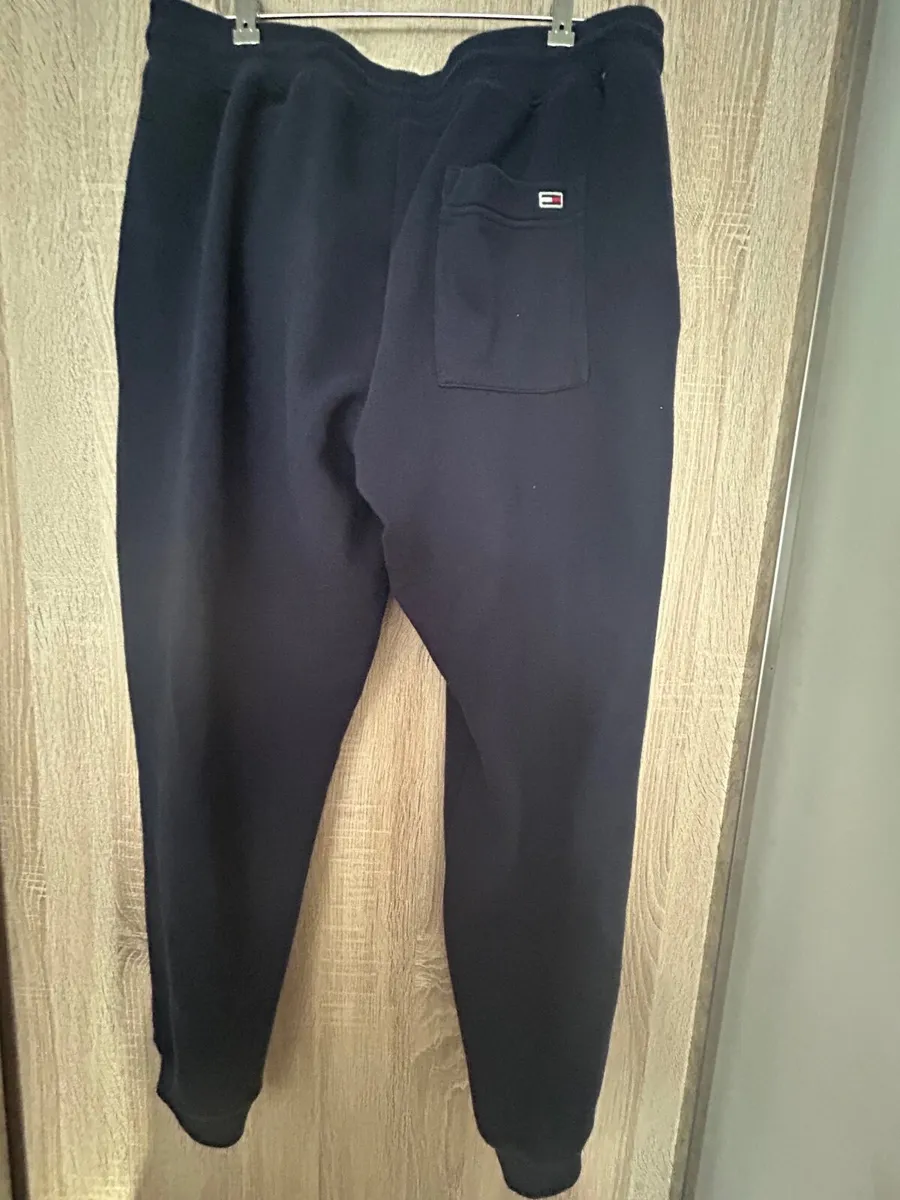 Tommy Hilfiger bottoms size m - Image 4