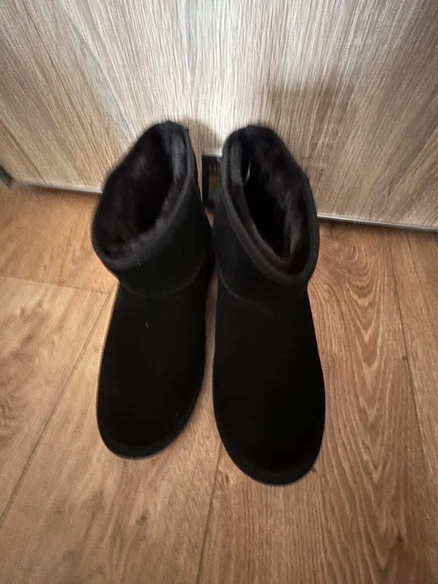 Mark&Spencer uggs size uk10 unisex - Image 2