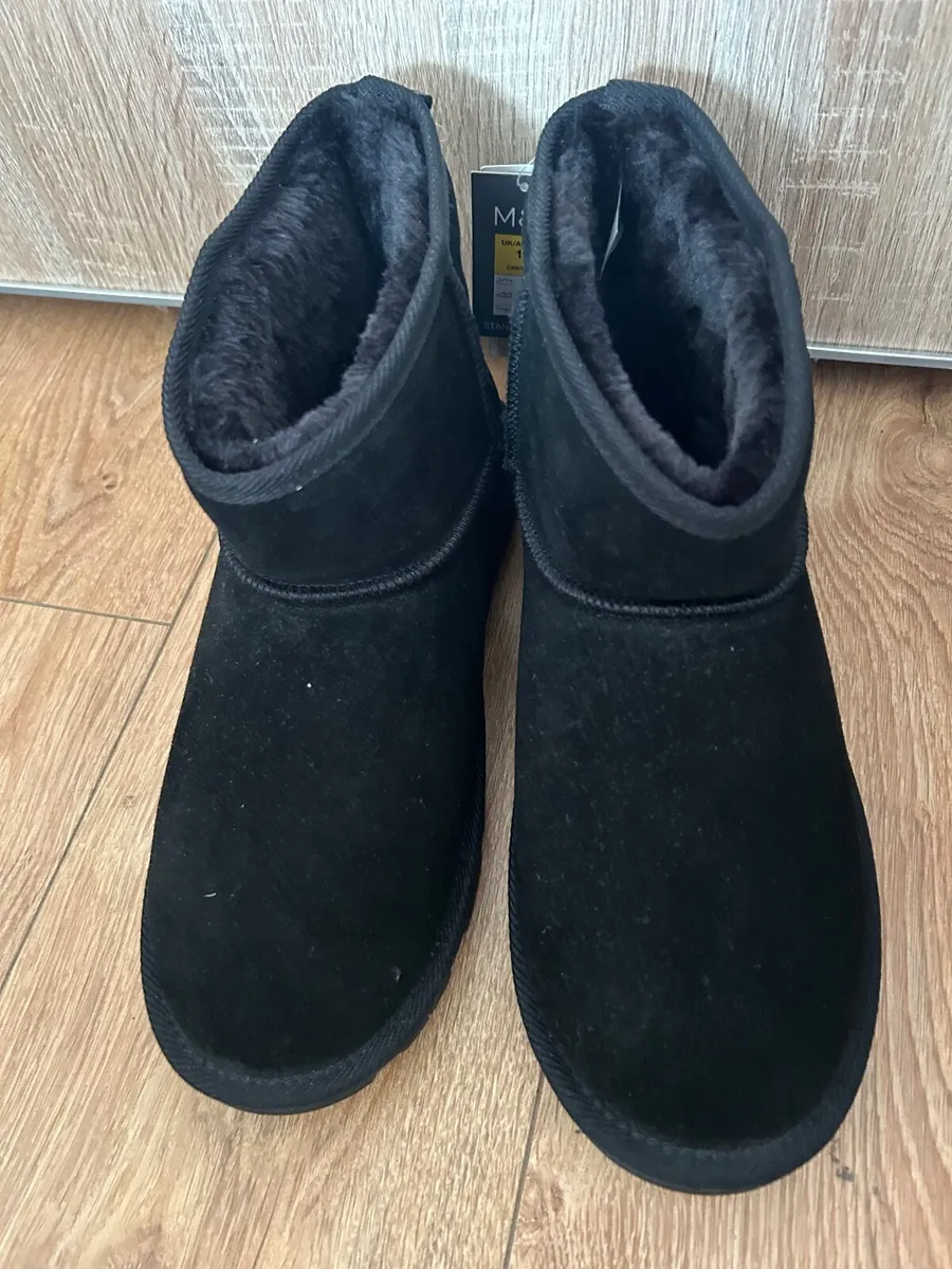 Mark&Spencer uggs size uk10 unisex - Image 3
