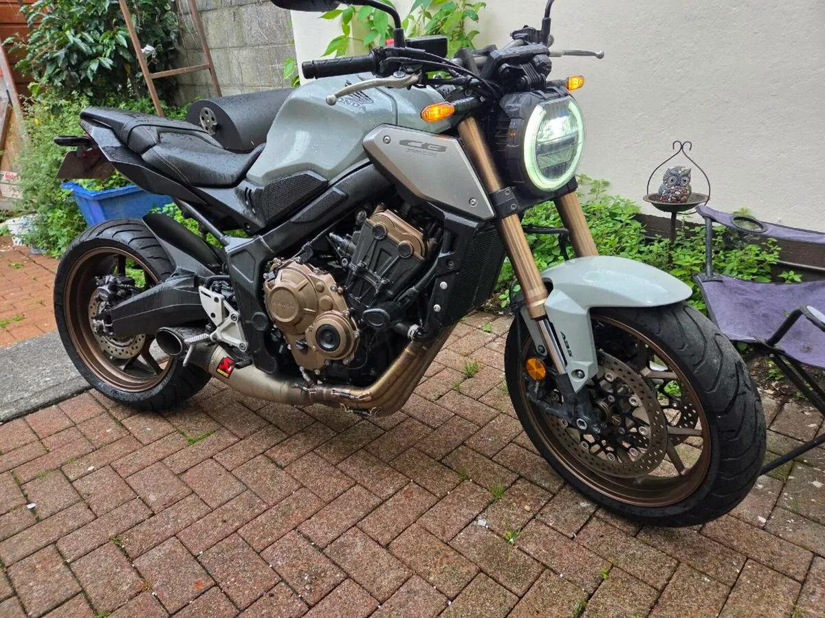 Honda cb650r, Triumph street triple - Image 1