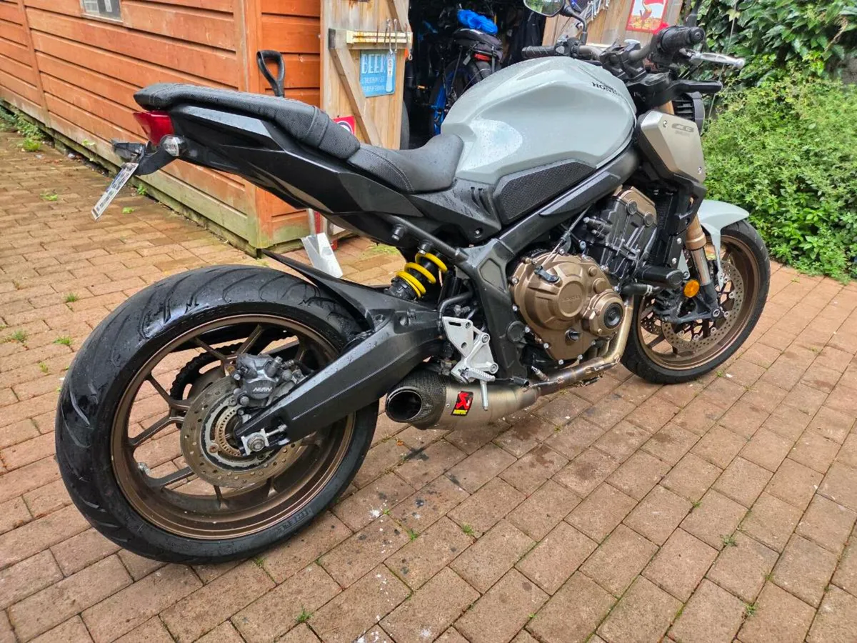 Honda cb650r, Triumph street triple - Image 2