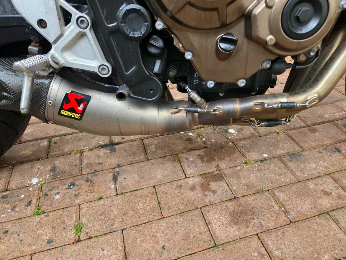 Honda cb650r, Triumph street triple - Image 3