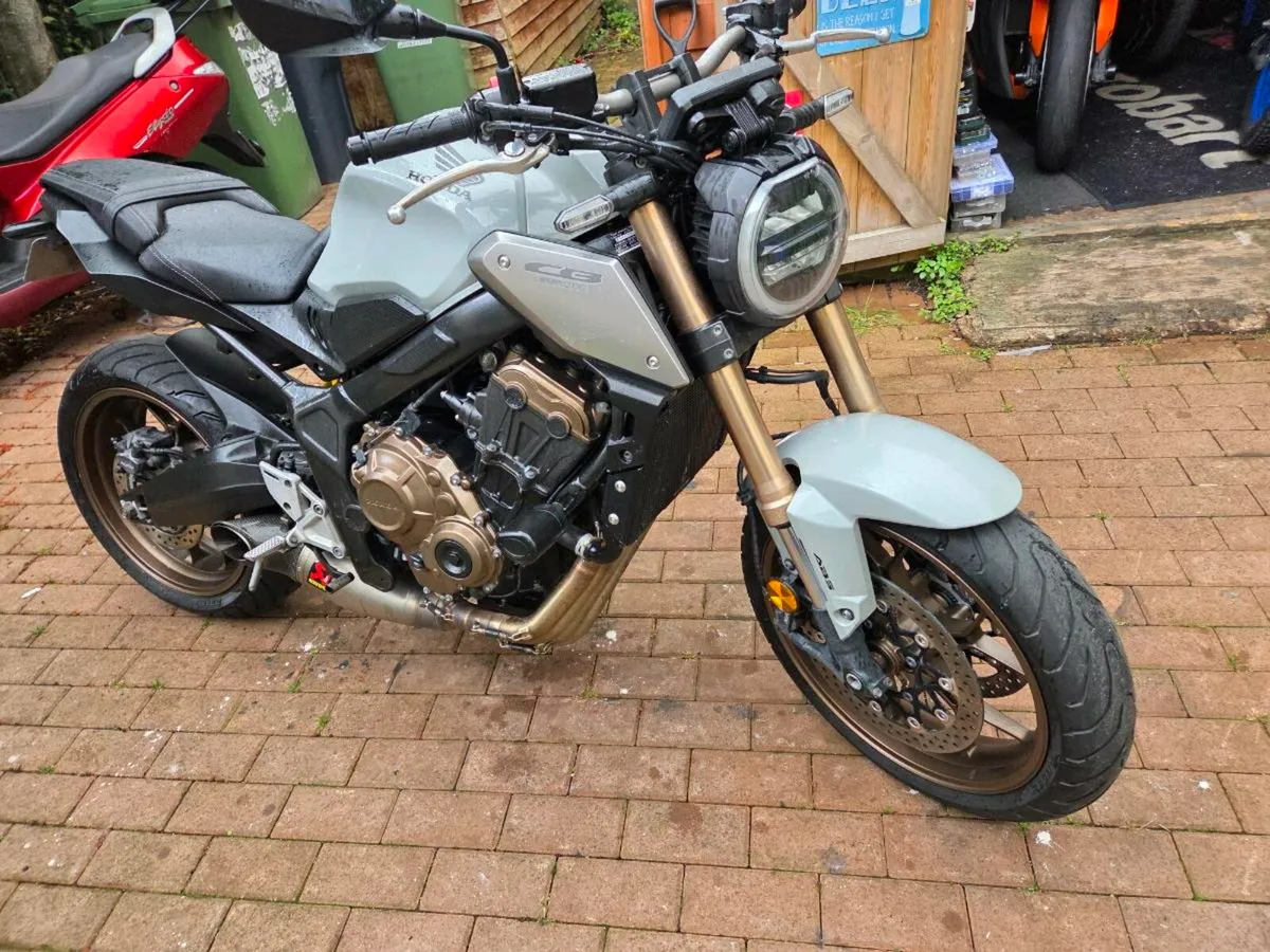 Honda cb650r, Triumph street triple - Image 4