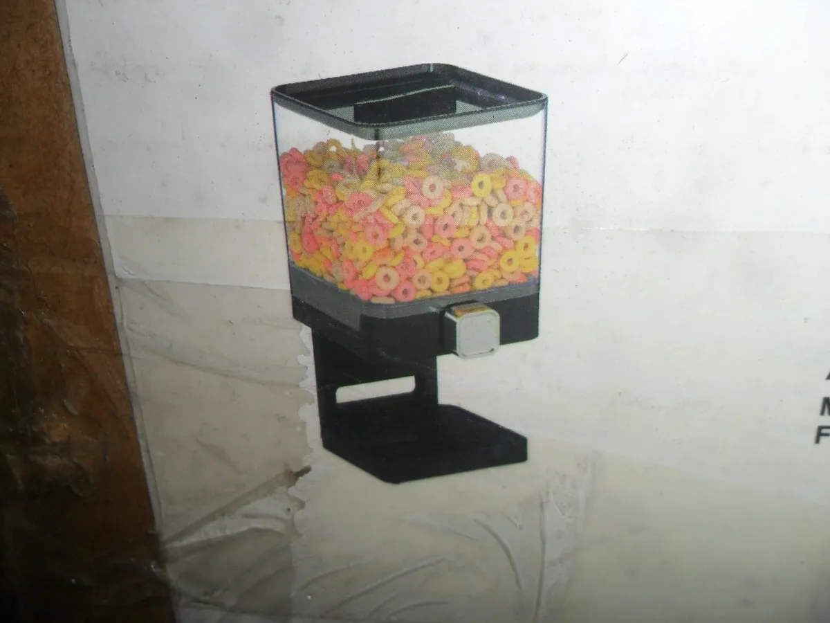 dry breakfast dispenser - Image 1