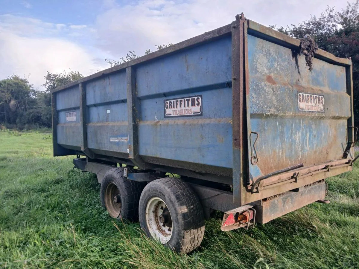 Trailer - Image 2