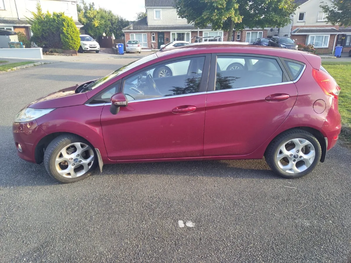 Ford Fiesta 2009 - Image 2